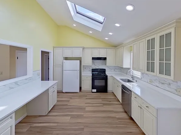 52 Rockefeller St Floor 2, Randolph, MA 02368