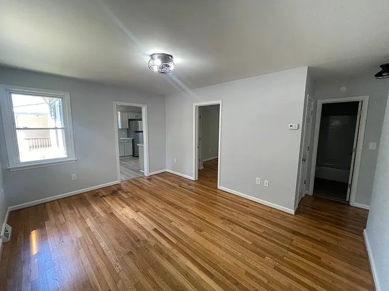 4915 Sycamore Pl — Photo 2