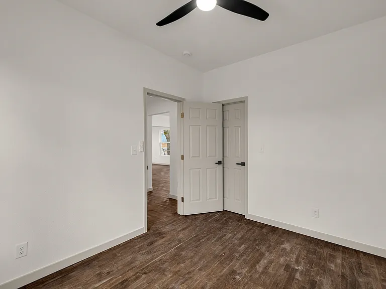 1017 W Newton St — Photo 16