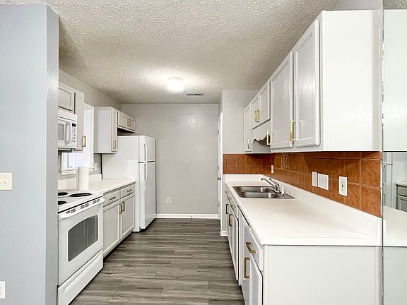4th image of 7137 W Friendly Ave APT D