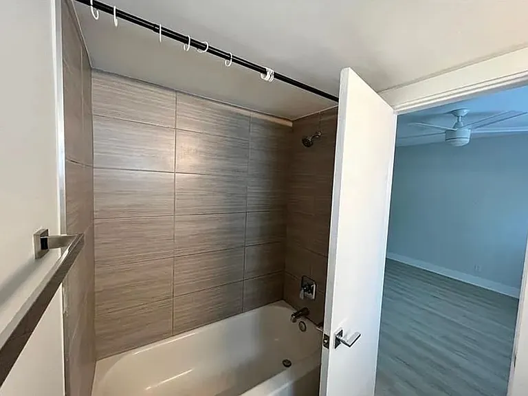 1273 NE 38th St #3 — Photo 10