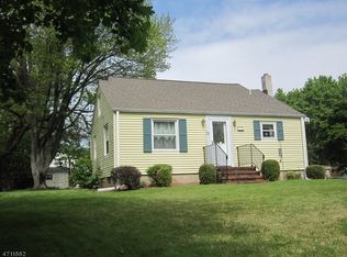 33 Broad St, Three Bridges, NJ 08887