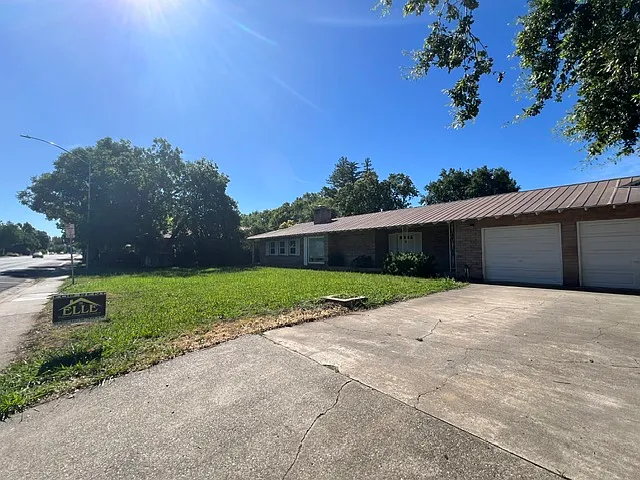 1157 East Ave — Photo 40