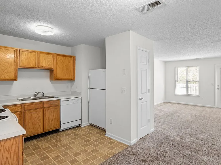 Greenhaven Trace Apartments — Photo 44