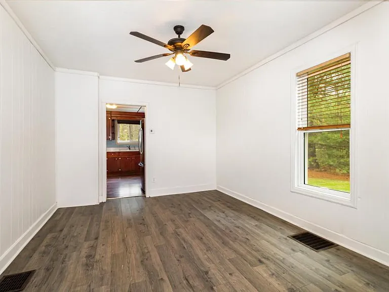 215 Pine Grove Rd — Photo 4