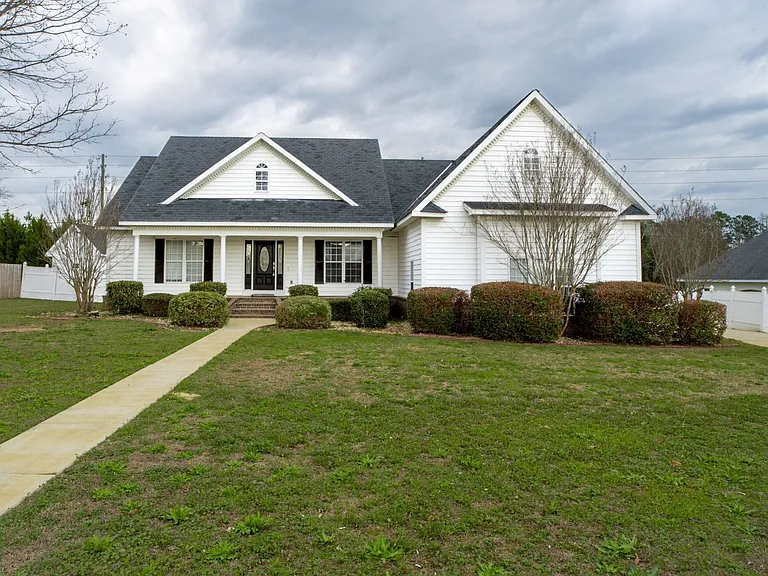 211 Silk Tree Trce — Photo 1
