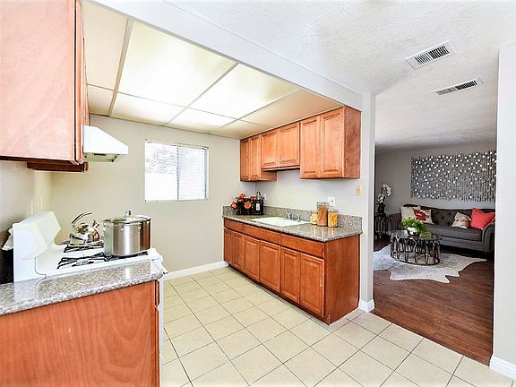 4th image of 12828 Ramona Blvd Unit 26