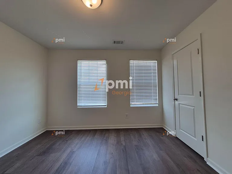 1081 Coldwater Dr — Photo 12