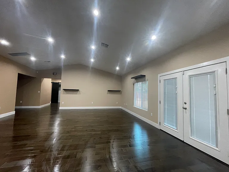 17515 Live Oak St — Photo 43