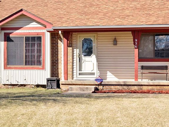 2nd image of 936 W Cedarwood Ct