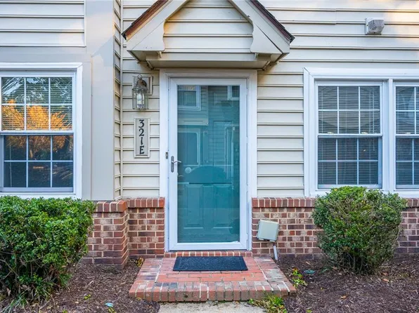 321 Wimbledon Sq, Chesapeake, VA 23320