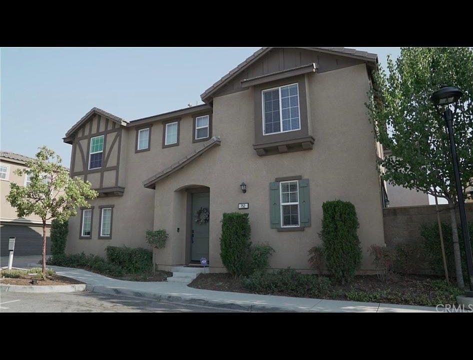 1st image of 752 Huron Dr
