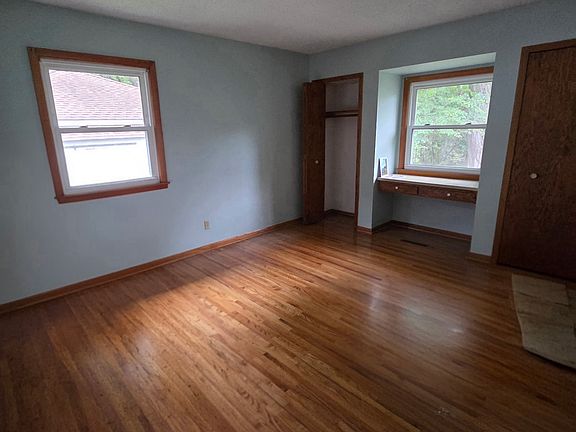 5th image of 1833 Shaw Ave
