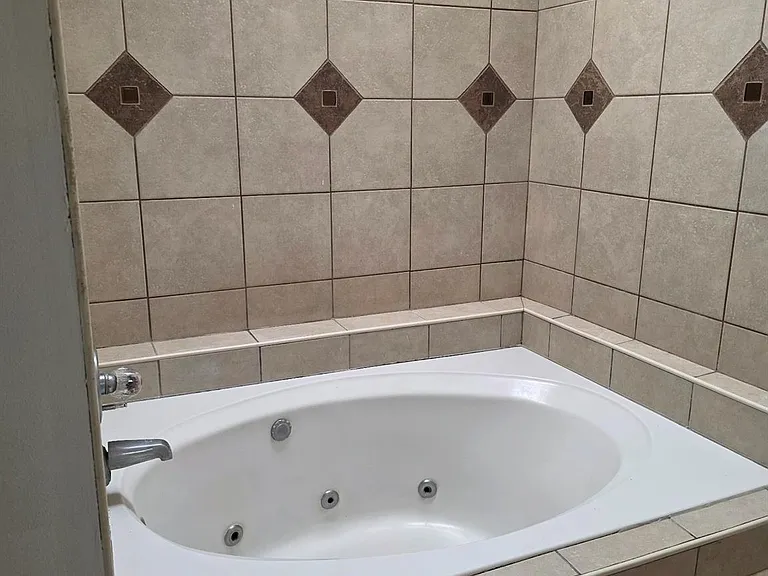 7803 La Rochelle Cir — Photo 10