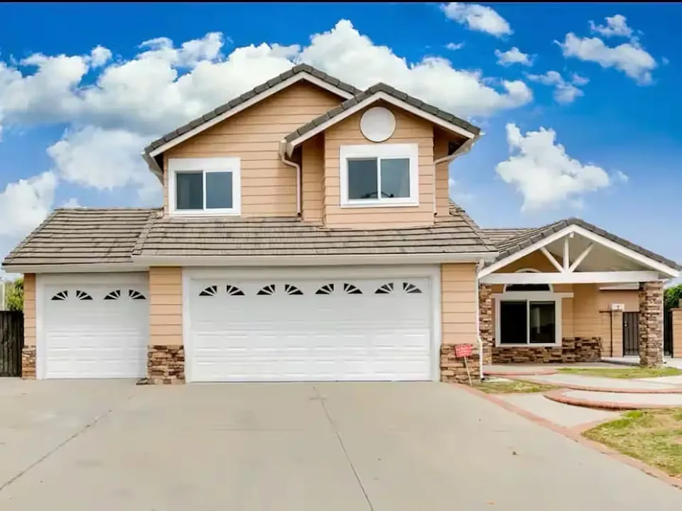 2435 Coraview Ln