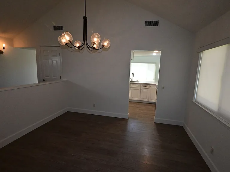 9550 Avenida Monterey — Photo 4