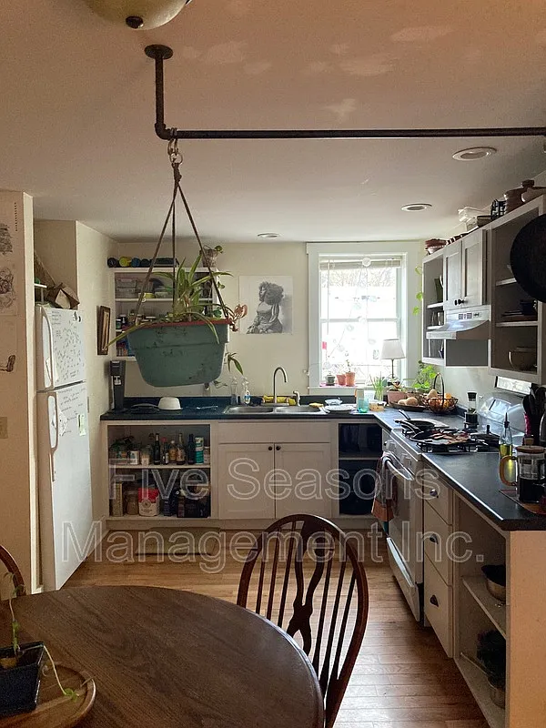 2 bed, 1.0 bath, 750 sqft, $2,100 — Photo 4