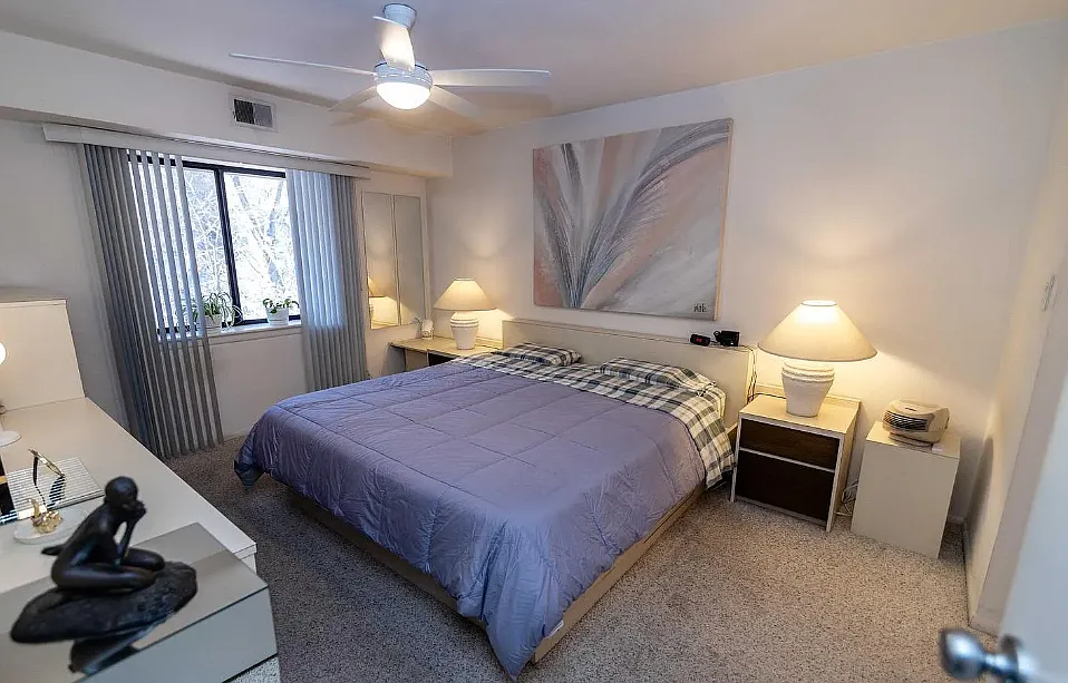 2 bed, 900 sqft, $880 — Photo 1