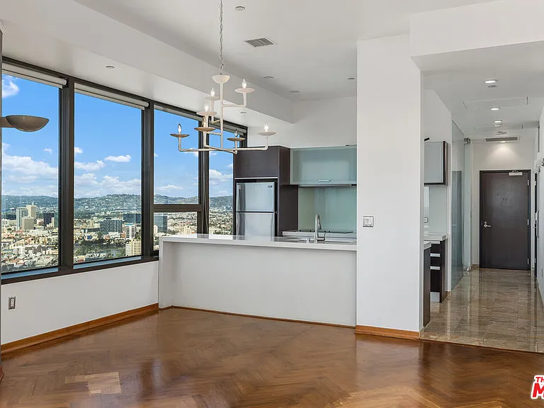 1100 Wilshire Blvd #2911 — Photo 4
