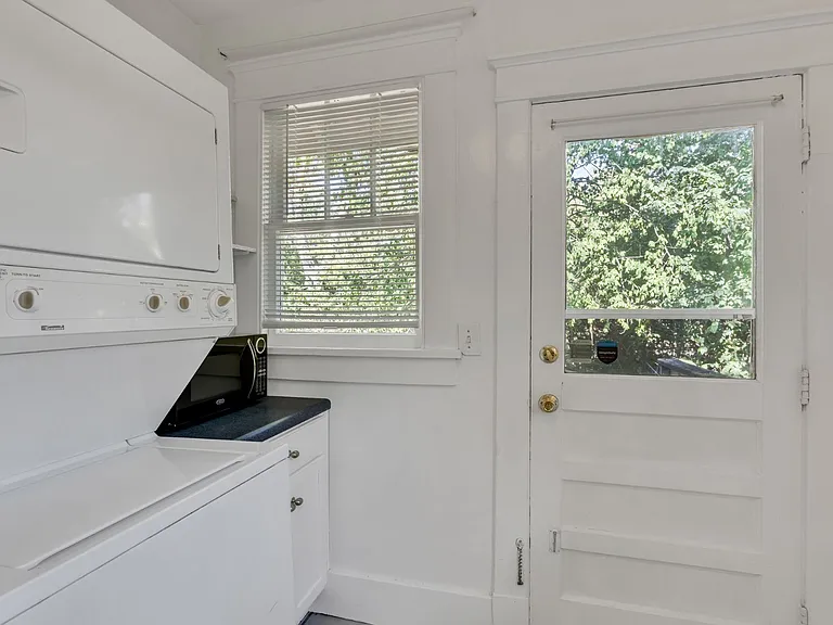 605 Park Cir #B — Photo 23