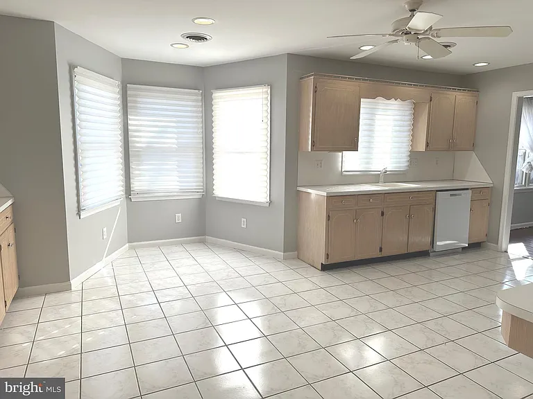 364 Phoenix Dr — Photo 11