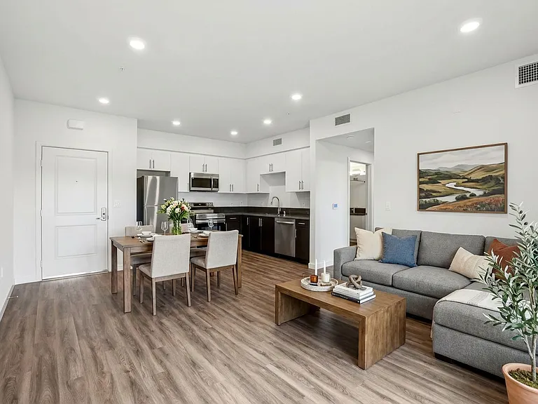 Cloud Nine Luxury Apartments — Photo 14