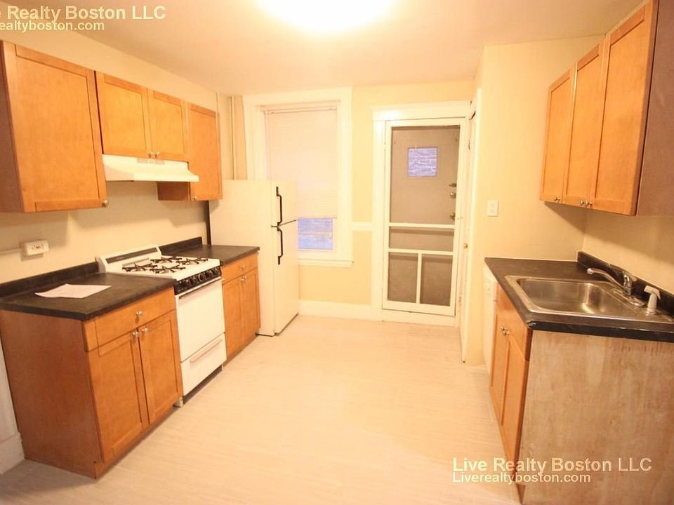 2nd image of 233 Hanover St