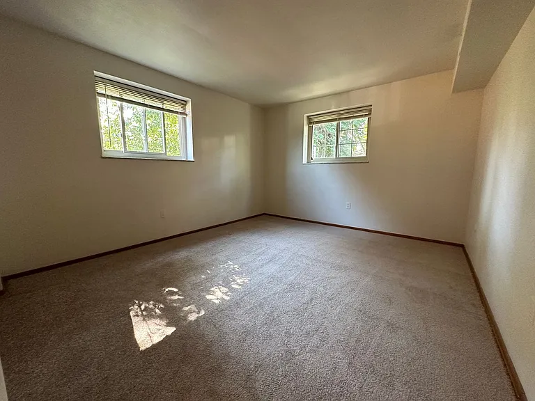 511 Freeport Rd — Photo 23