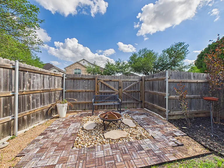 10216 Wind Cave Trl — Photo 38