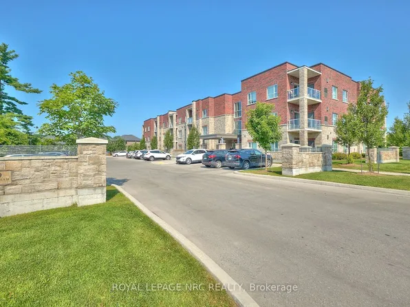 529 S Pelham Rd #205, Welland, ON L3C 3C7