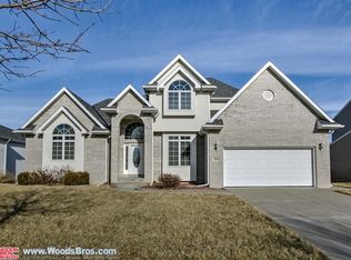 7858 Creek View Dr, Lincoln, NE 68516