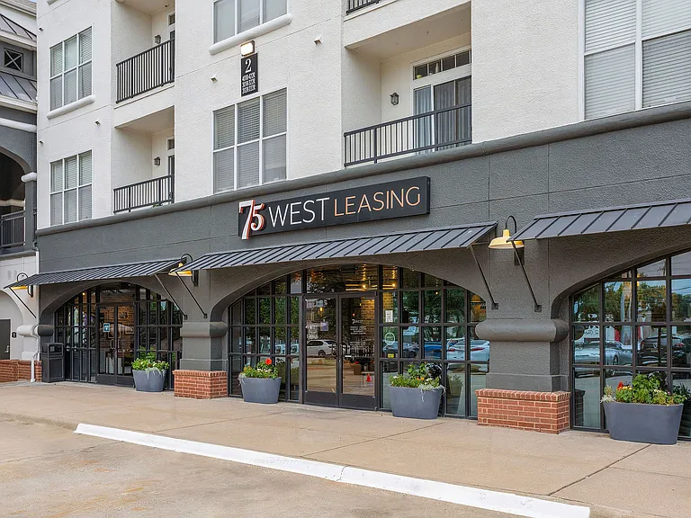 C230670_75West_LeasingExterior_04