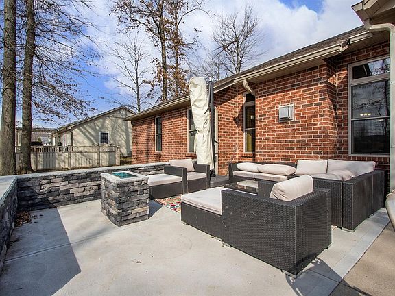 5th image of 375 Woodside Ct