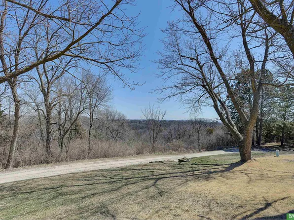 13706 Shongaska Rd, Omaha, NE 68112