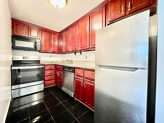 Rented by HOLTON REAL ESTATE INC. | media 17