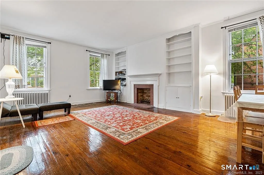 3 bed, 1.0 bath, 2000 sqft, $2,950 — Photo 1