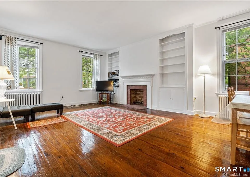 239 Bradley St #2