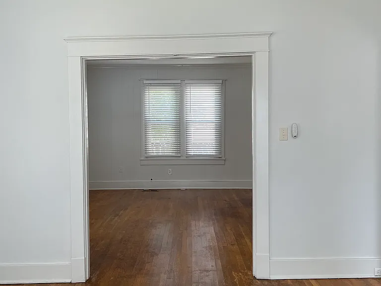 2118 Sadler Ave — Photo 4