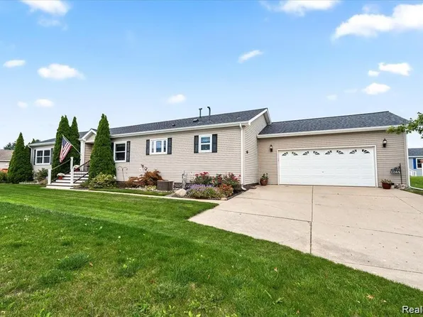 11811 Willoway Ct, South Lyon, MI 48178