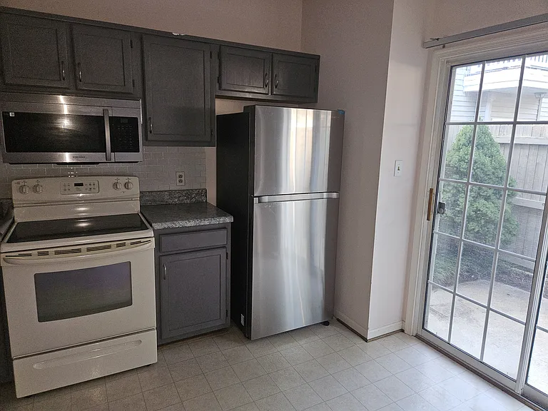 5110 Cypress Point Cir #102 — Photo 7