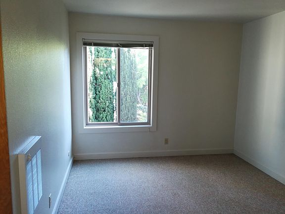 5th image of 2535 College Ave APT 208