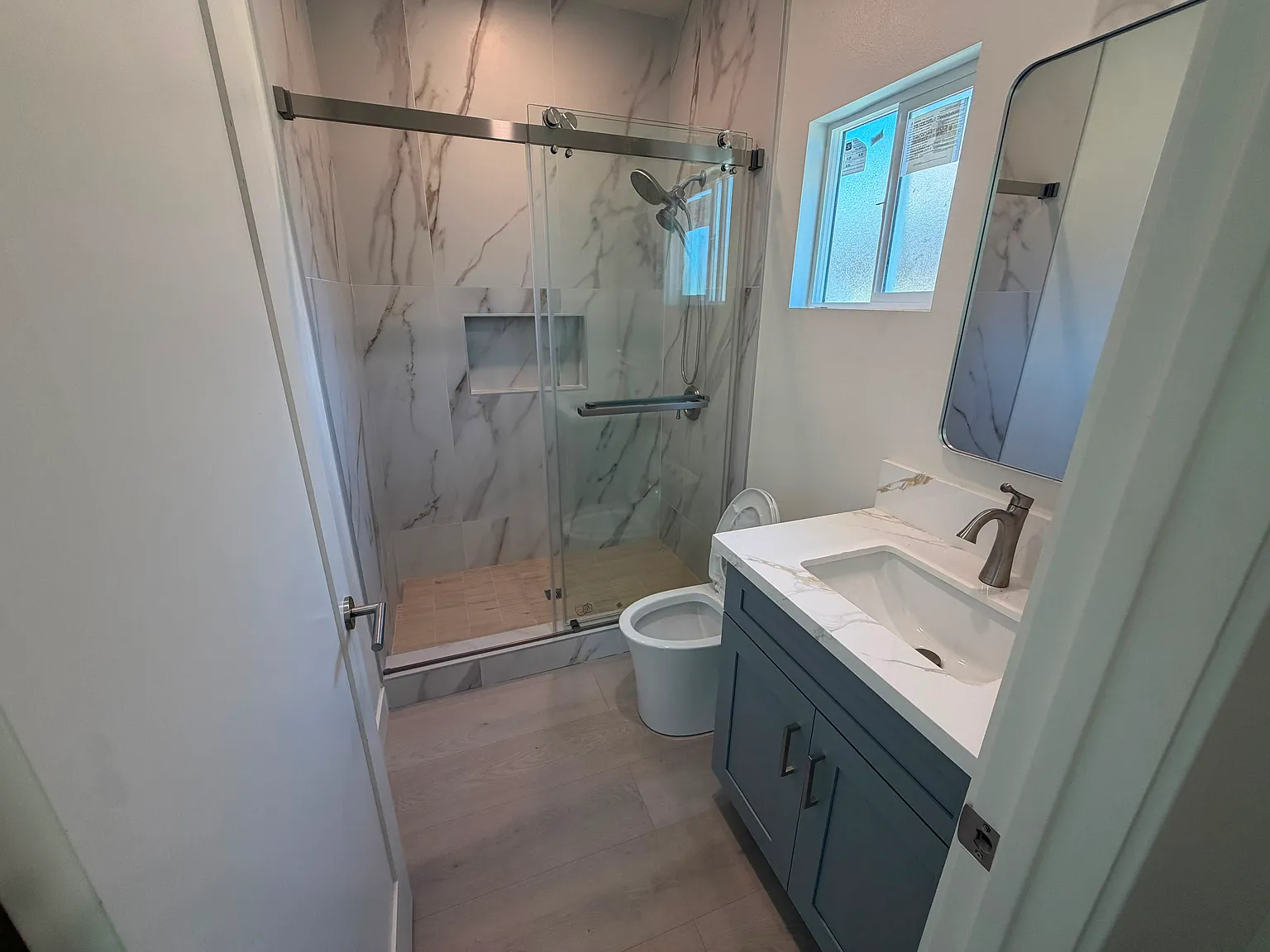 2 bed, 800 sqft, $3,000 — Photo 3