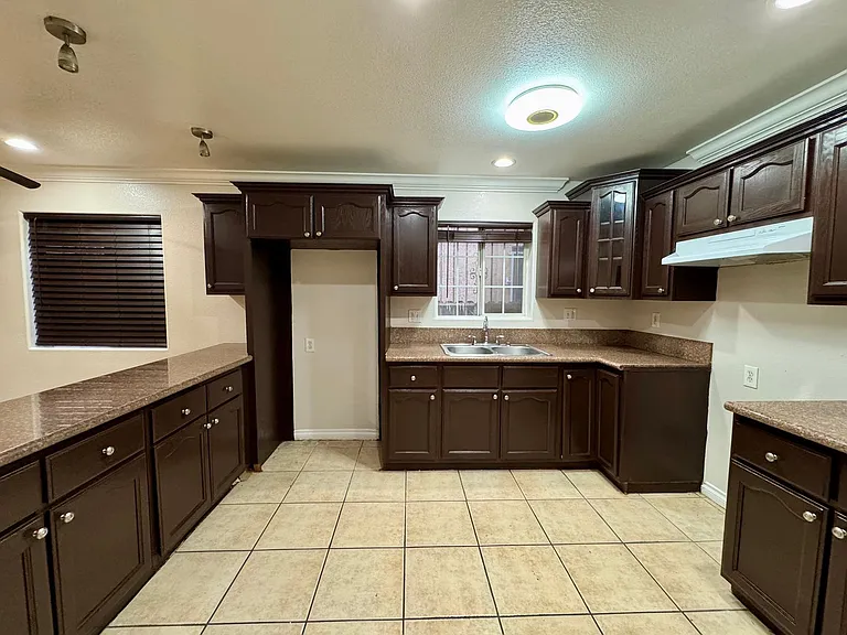 10524 S Avalon Blvd — Photo 3
