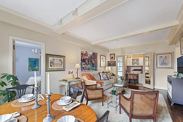 Living room, photo 2