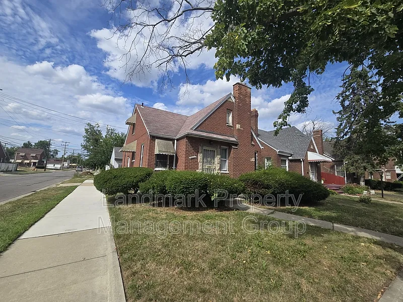 15401 Eastwood St