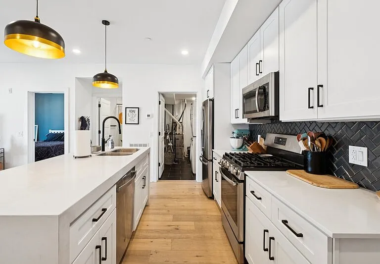 1232 N Front St #4B — Photo 6