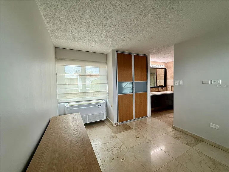 8 A — Photo 37