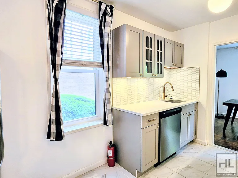 850 Howard Ave #1B — Photo 17