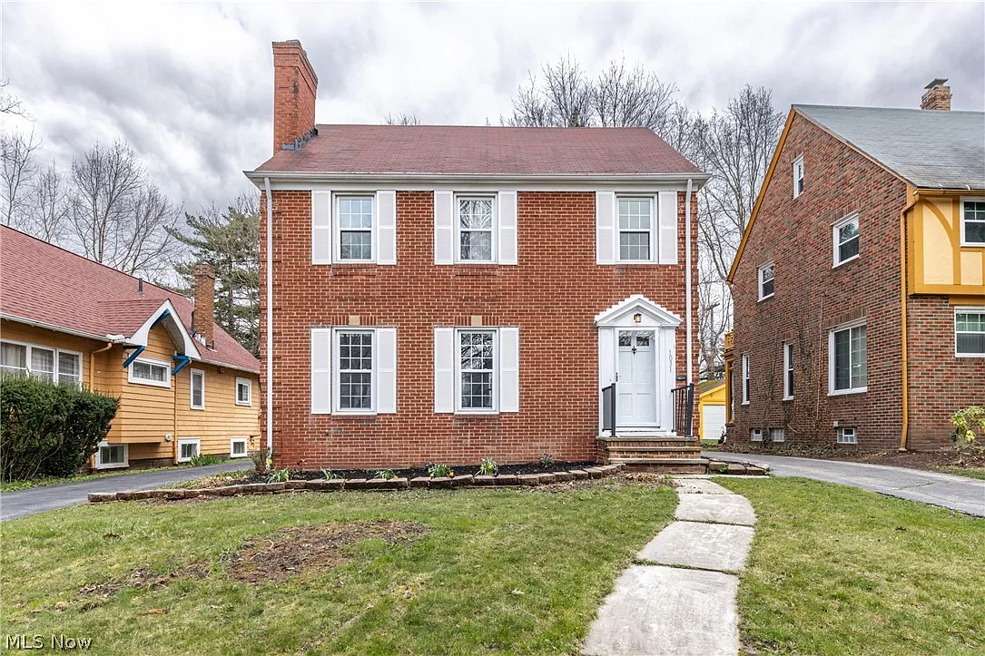 1031 Oxford Rd photo 1