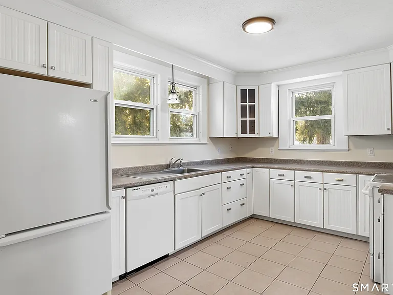 815 E Main St — Photo 17